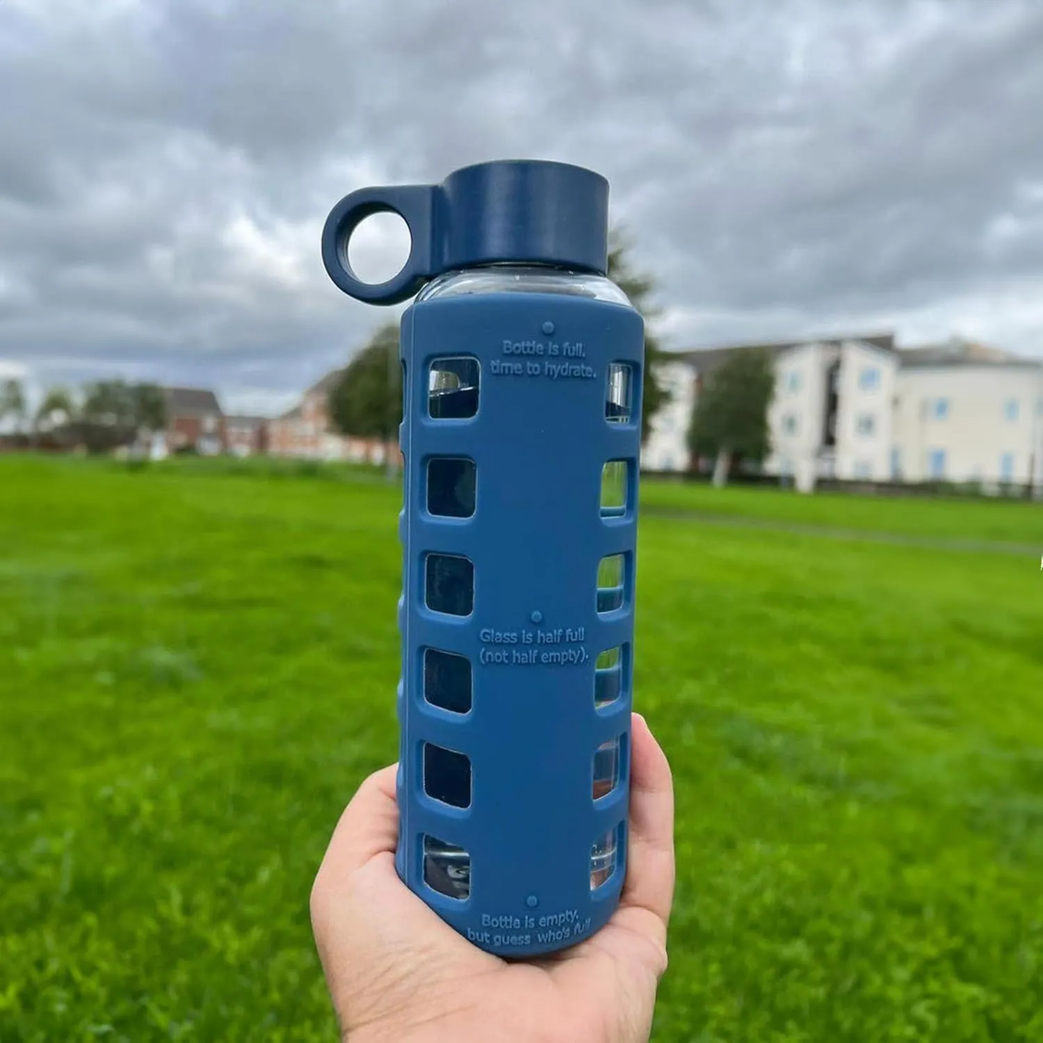 purifyou 40/32/22/12 oz Borosilicate Glass Water Bottles with Volume Markers, Silicone Sleeve, Stainless Steel Lid, Reusable Bottle for Water, Juice, Gym, and Fridge Storage (12oz Chinese Porcelain)