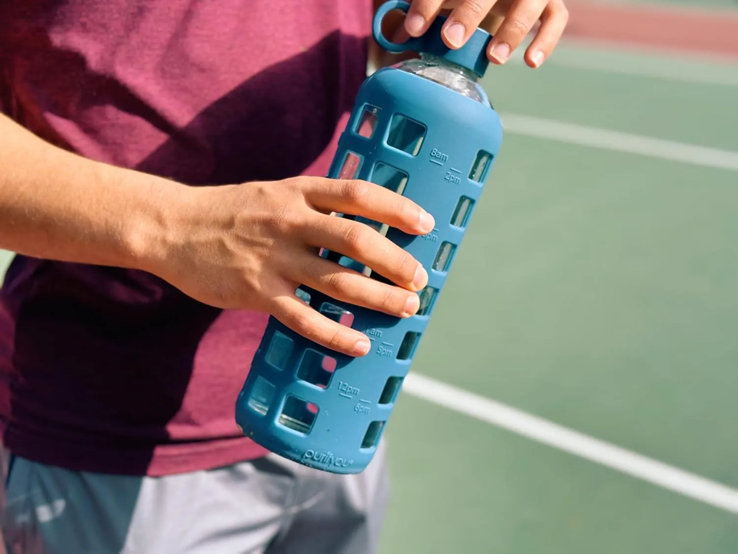 purifyou 40/32/22/12 oz Borosilicate Glass Water Bottles with Volume Markers, Silicone Sleeve, Stainless Steel Lid, Reusable Bottle for Water, Juice, Gym, and Fridge Storage (12oz Chinese Porcelain)